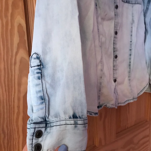 Guess Denim Button Down Size Small - Picture 3 of 3